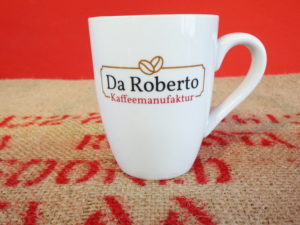 Kaffeepot mit Da Roberto Logo auf Kaffeesack